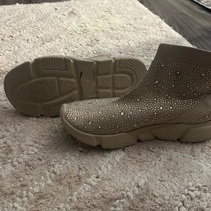 Steve Madden Studded Tan Sneakers 8 1/2